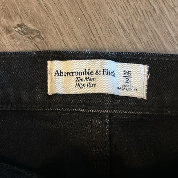ABERCROMBIE THE MOM HIGH RISE JEAN BLACK WITH DISTRESSING EUC SIZE 26 SHORT - Picture 5 of 7